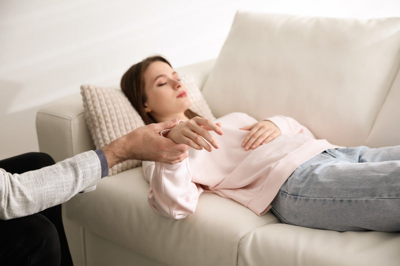 催眠治療不是「被控制」，是「喚醒自己的潛力」